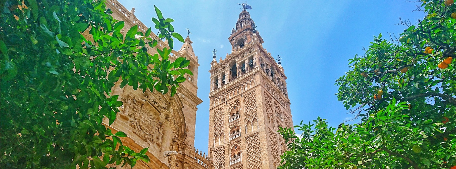 abanicos_sevillanos_giralda